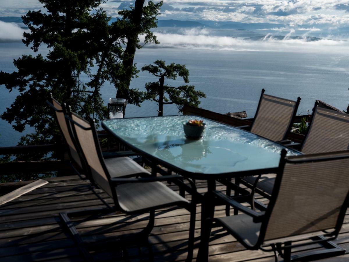 Shangri-La Oceanfront Vacation Home Bedwell Harbour Экстерьер фото
